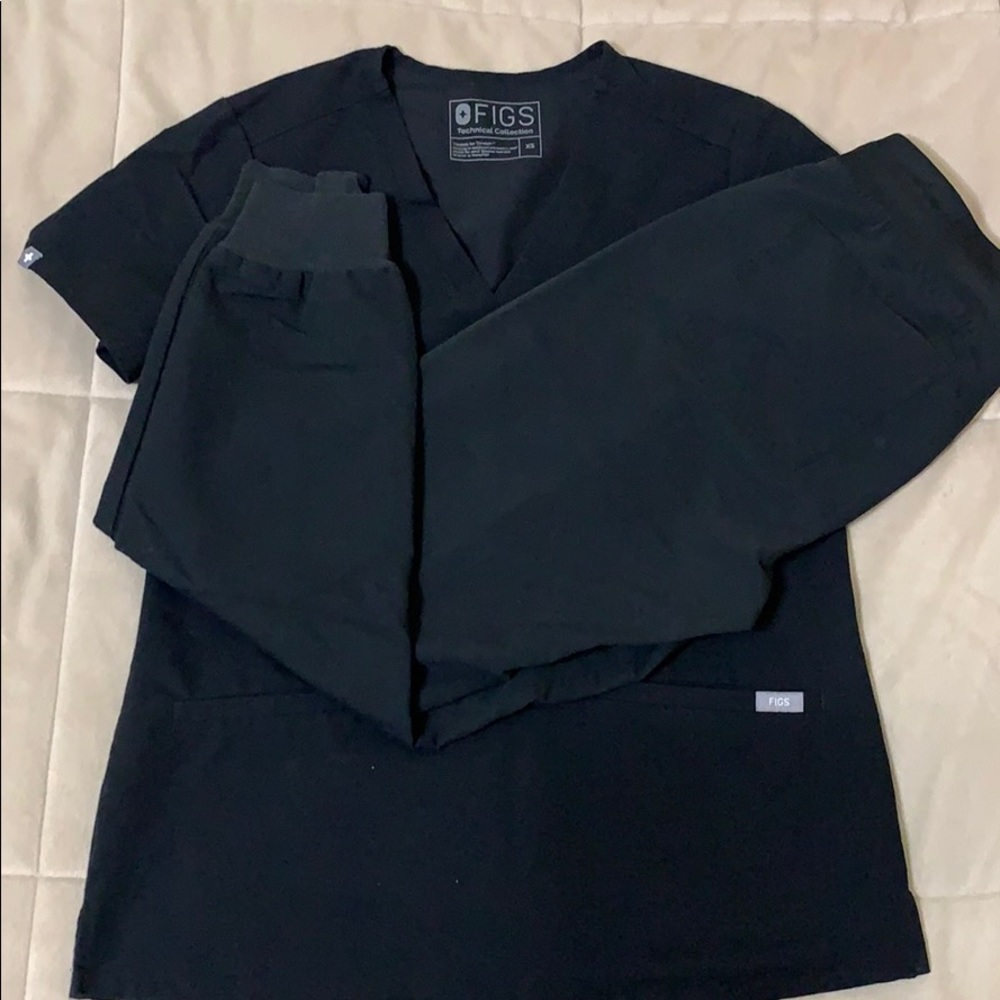 FIGS casma 3 pocket scrub + Zamora PETITE joggers